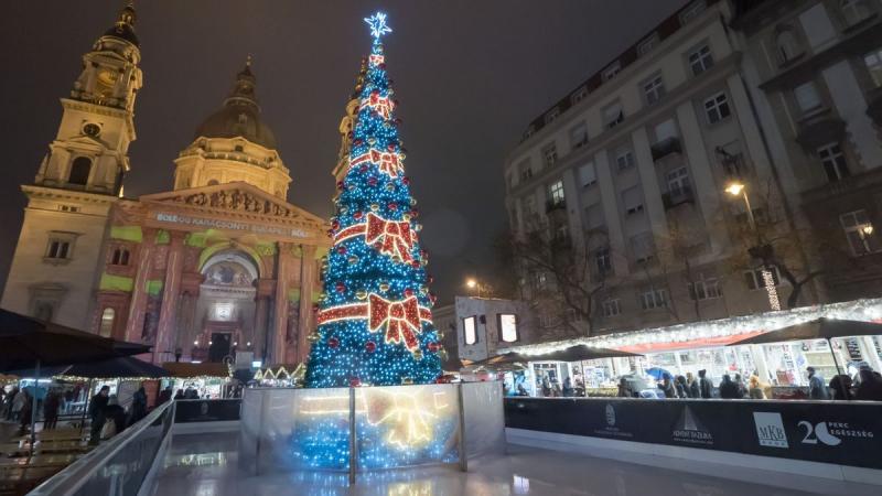 A kölni adventi vásár vitathatatlanul az egyik legkiválóbb a kontinensen, de Budapest is büszkén képviseli magát az élvonalban - írja a Világgazdaság.