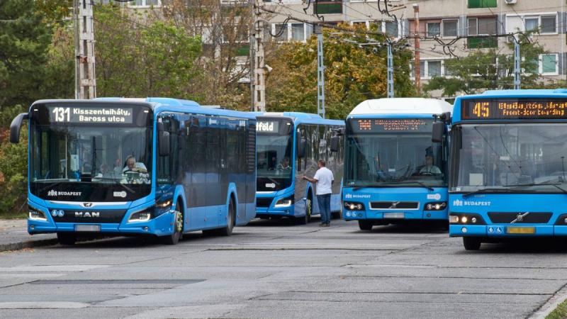 A BKK bejelentette, hogy jelentős módosítások várhatóak a jegyellenőrzési rendszerében. Ez a lépés célja, hogy még hatékonyabbá és gördülékenyebbé tegye az utazást a főváros tömegközlekedési hálózatán. A változások részletei még nem teljesen világosak, de