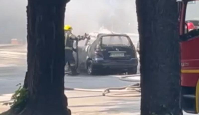 Szabadka szívében lángra kapott egy gépjármű (videó)