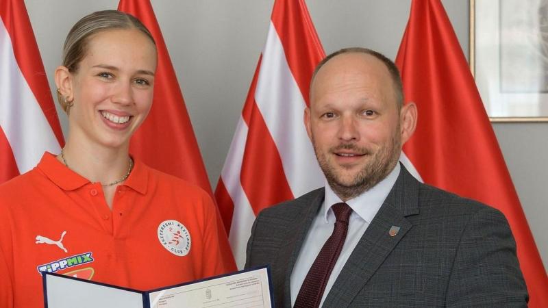 Ünnepélyes alkalom: a Mol Esztergom büszkén bejelenti, hogy új tagja lett a magyar állampolgárok közösségének!