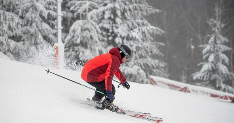 Újra megnyitotta kapuit a mátraszentistváni Sípark, ahol a téli sportok szerelmesei izgalmas élményekre számíthatnak! A friss hóval borított lejtők és a modern felszerelések várják azokat, akik a téli időszakot aktívan szeretnék eltölteni. A park nemcsak 