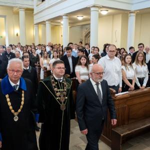 A Károli Gáspár Református Egyetem a hallgatói igények figyelembevételével döntött a 18 szak megszüntetéséről.