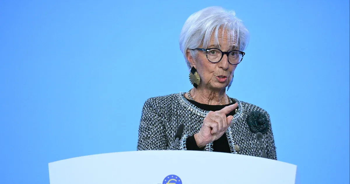 Matolcsy György elismerésben részesítette Christine Lagarde-ot, aki nemcsak az IMF korábbi vezetője, hanem jelenleg az Európai Központi Bank irányítását is ellátja.