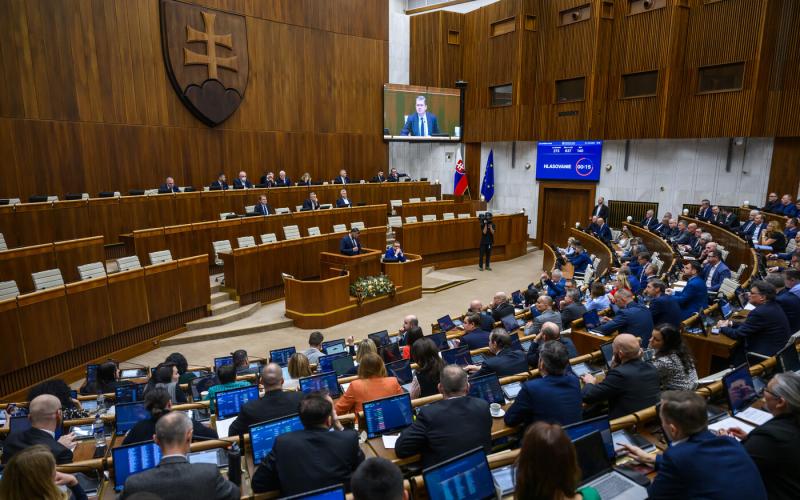 A PS egyértelműen a választások esélyese, míg a Magyar Szövetség a bejutási küszöb határán táncol.