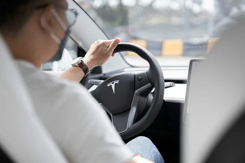 A Tesla-tulajdonosok élete nem csupán szórakozás és álomvilág. A modern technológia és a fenntarthatóság iránti elkötelezettség jellemzi mindennapjaikat. Az elektromos autók világában való kalandozás izgalmas kihívásokat és egyedi élményeket kínál, amelye