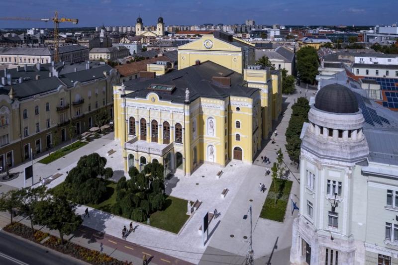 Debrecenben és a II. kerületben is különleges eseménynek ad otthont az Irodalom Éjszakája, ahol a könyvek és a költészet varázslatos világa kerül a középpontba.