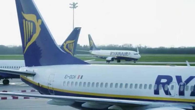 Káosz tört ki a Ryanair járatán: a repülőgép kényszerleszállást végzett, és sajnálatos módon kilenc utas sérüléseket szenvedett.