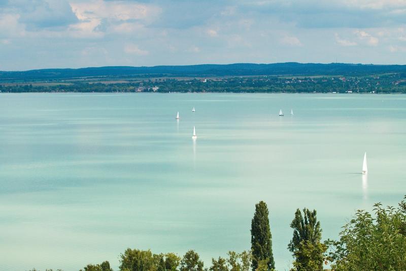 A Balaton vizének hőmérséklete aggasztó ütemben emelkedik – Alternatív Energia.