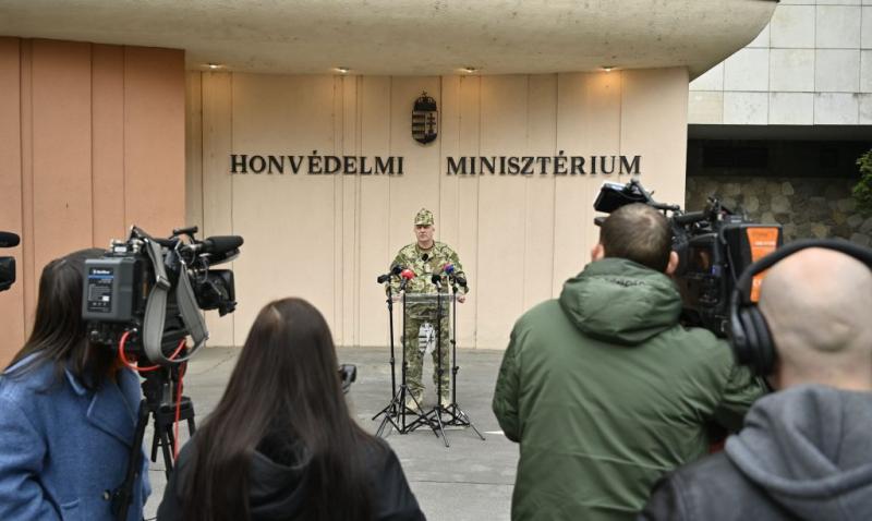 A gránát, amely egy kormánytisztviselőnő kezében volt, nem szenvedett hibát.