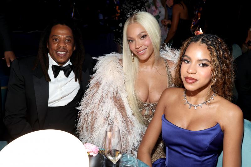 Beyoncé 13 éves lánya, Blue Ivy, valóban lenyűgöző változásokon ment keresztül az utóbbi időszakban, és édesanyja tökéletes másaként tűnik fel. A kislány nemcsak megjelenésében hasonlít Beyoncé-ra, hanem egyre inkább saját egyedi stílusával és személyiség