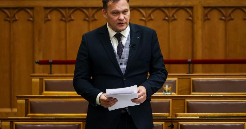 Az ukrán titkosszolgálatok által megkeresett személyek kiléte napvilágra került. A Demokrata részletesen bemutatja a helyzetet és a körülményeket, amelyek révén ezek a személyek a figyelem középpontjába kerültek. Az események hátterében politikai és strat