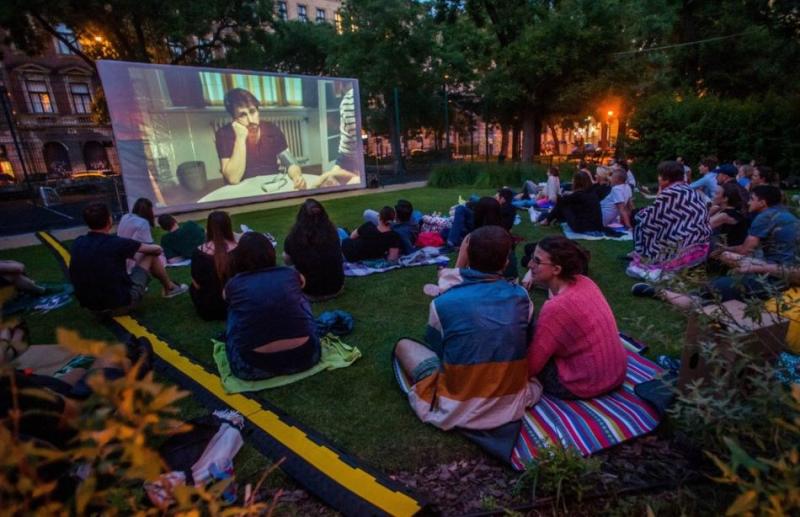 Filmélmény a szabadban? Fedezd fel az ingyenes kertmozik világát Budapesten és vidéken!