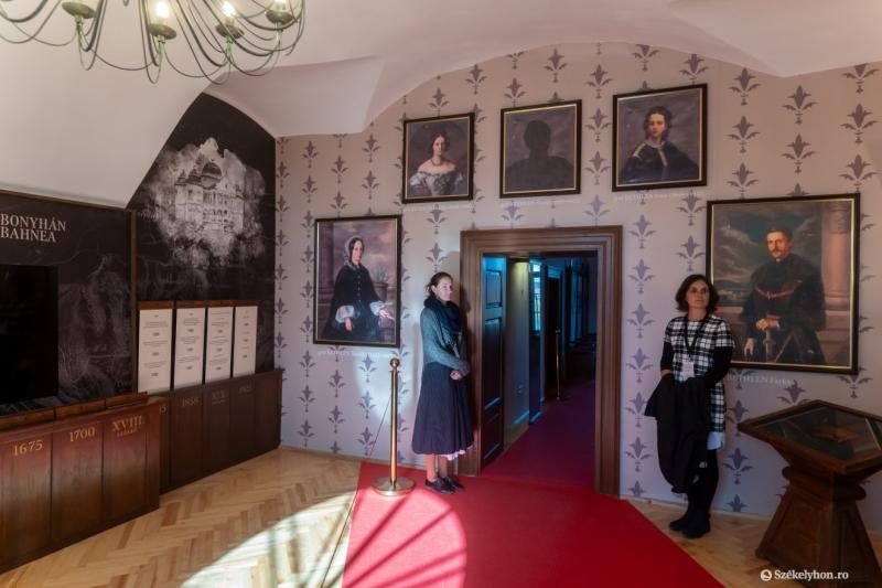 Kilencedszer kerül megrendezésre a bonyhai kastélynap, amely ezúttal is izgalmas programokkal várja a látogatókat. A rendezvény célja, hogy bemutassa a helyi kultúrát és hagyományokat, miközben egy felejthetetlen élményt nyújt a családok és baráti társasá