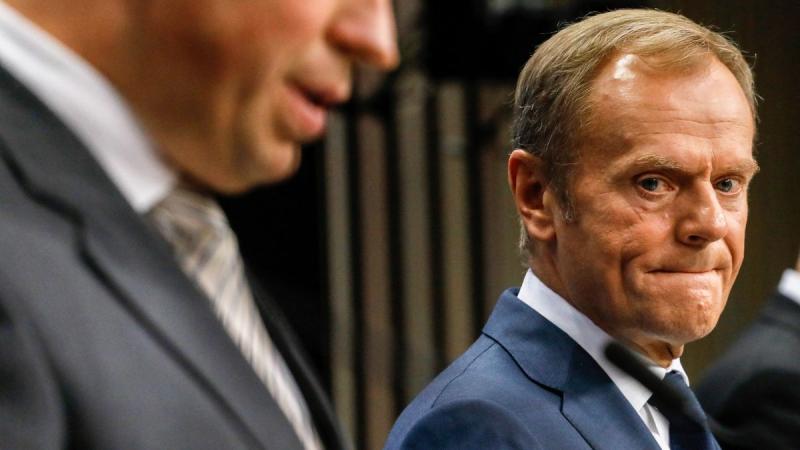 Donald Tusk nehéz helyzetbe került: sürgősen vészforgatókönyvet kellett készítenie.