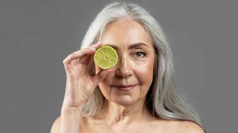 C-vitamin: Meglepetés észlelés a mellékhatások terén - Házipatika

A C-vitamin sokak által ismert és elismert táplálék-kiegészítő, amely számos jótékony hatással bír. Legújabb kutatások azonban rávilágítottak egy érdekes mellékhatásra, amely eddig elkerül